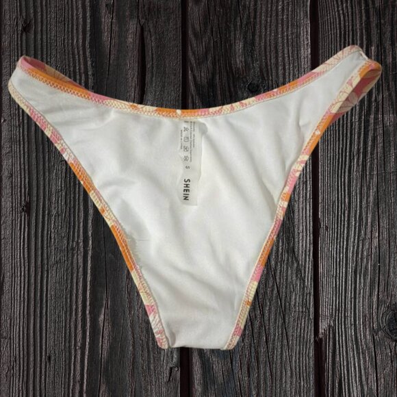 Retro Floral Bikini Set – Size Small – Cute & Comfy! - Picture 10 of 14